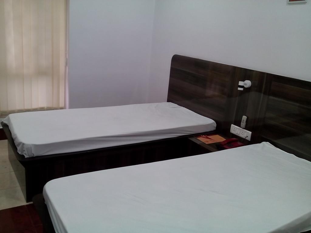 Neeranand Dalhousie- A Pure Vegetarian Hotel Calcutta  Esterno foto